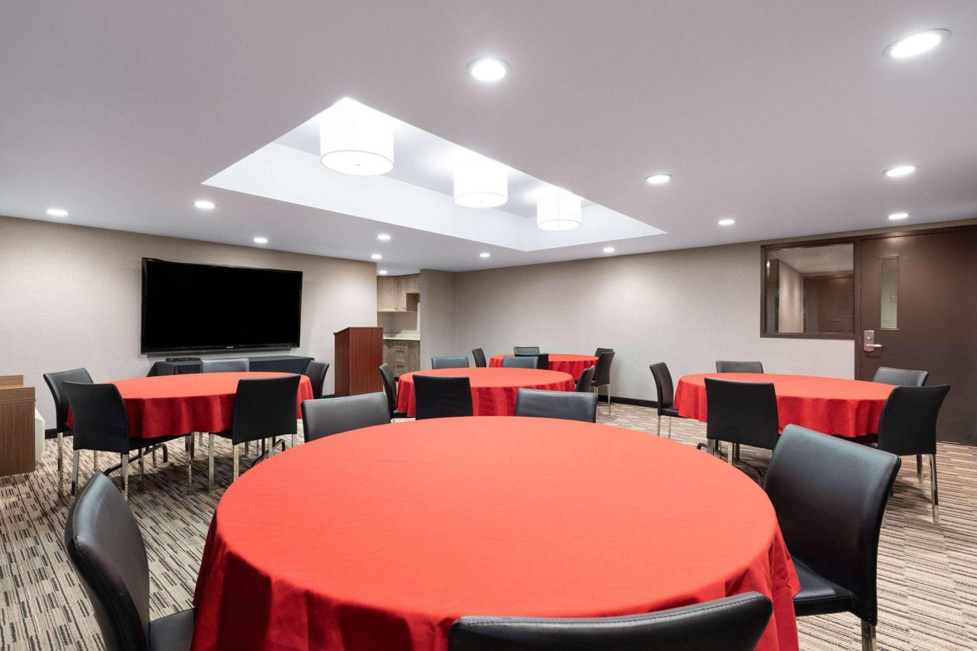 Microtel Inn & Suites By Wyndham Kirkland Lake Εξωτερικό φωτογραφία