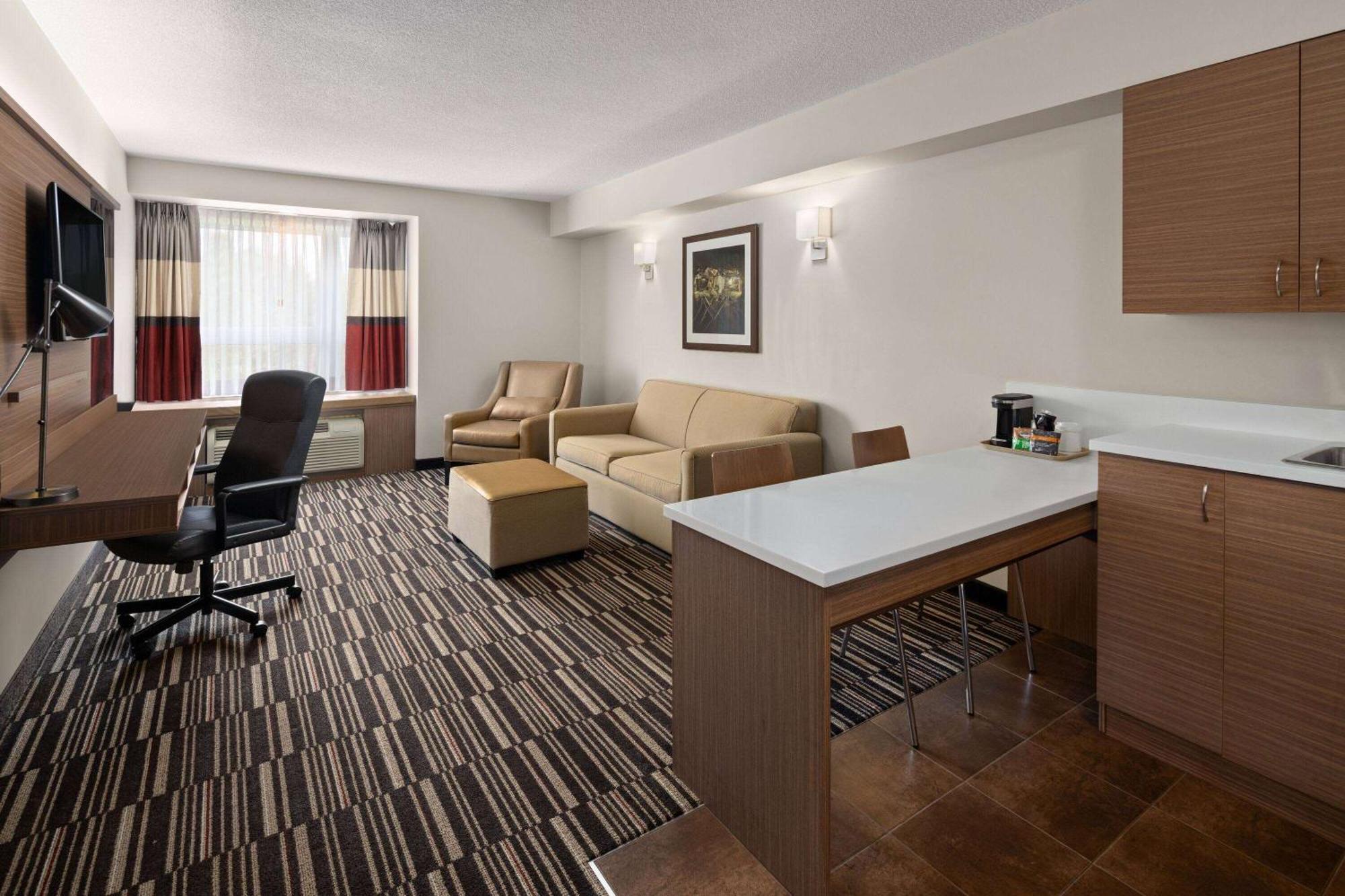 Microtel Inn & Suites By Wyndham Kirkland Lake Εξωτερικό φωτογραφία