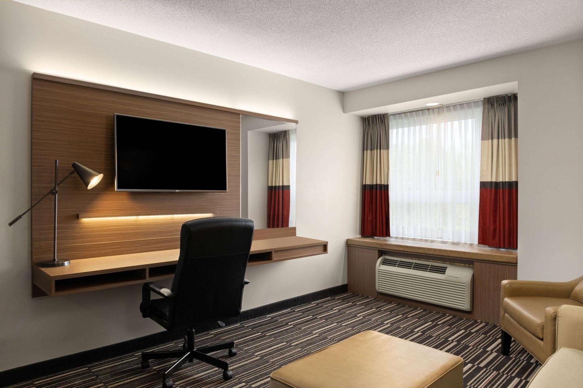 Microtel Inn & Suites By Wyndham Kirkland Lake Εξωτερικό φωτογραφία