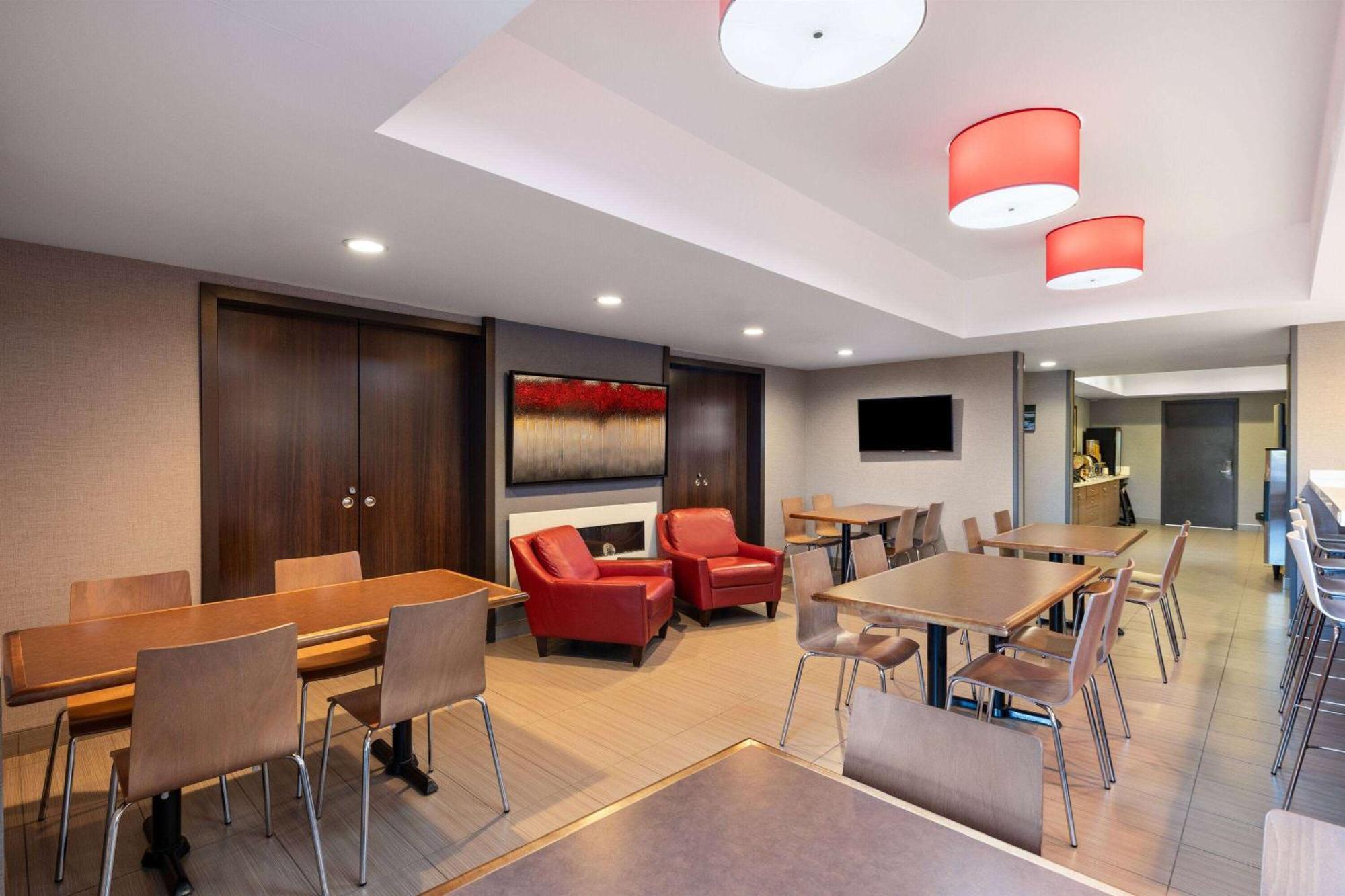 Microtel Inn & Suites By Wyndham Kirkland Lake Εξωτερικό φωτογραφία
