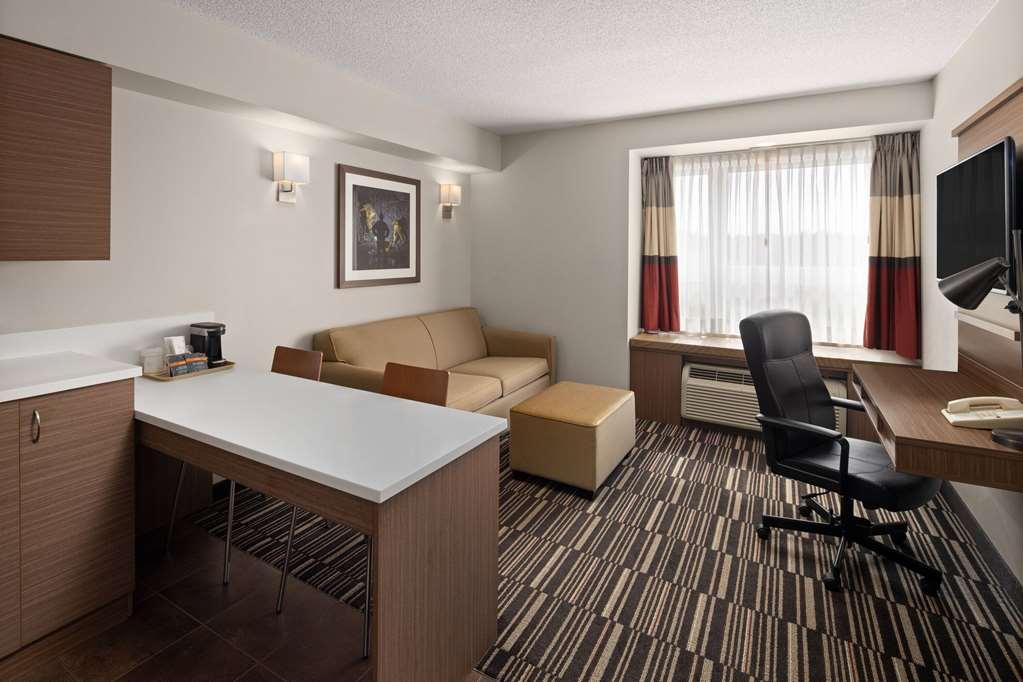 Microtel Inn & Suites By Wyndham Kirkland Lake Δωμάτιο φωτογραφία